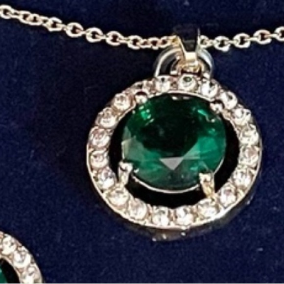 NWT Green silver gold, fine gold plate, cubic zirconia , necklace & earrings - Picture 4 of 5